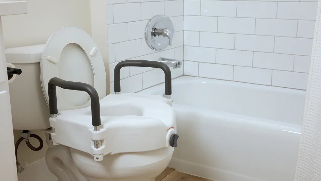 2-in-1 Locking Raised Toilet Seat with Tool-free Removable Arm